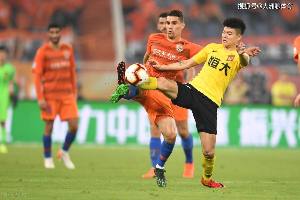 开云娱乐平台 -中超集结日走向成谜；巴塞罗那更衣室发声；气氛紧张；纪律约束更严格(高市早苗撕毁承诺的最终胜出原因)