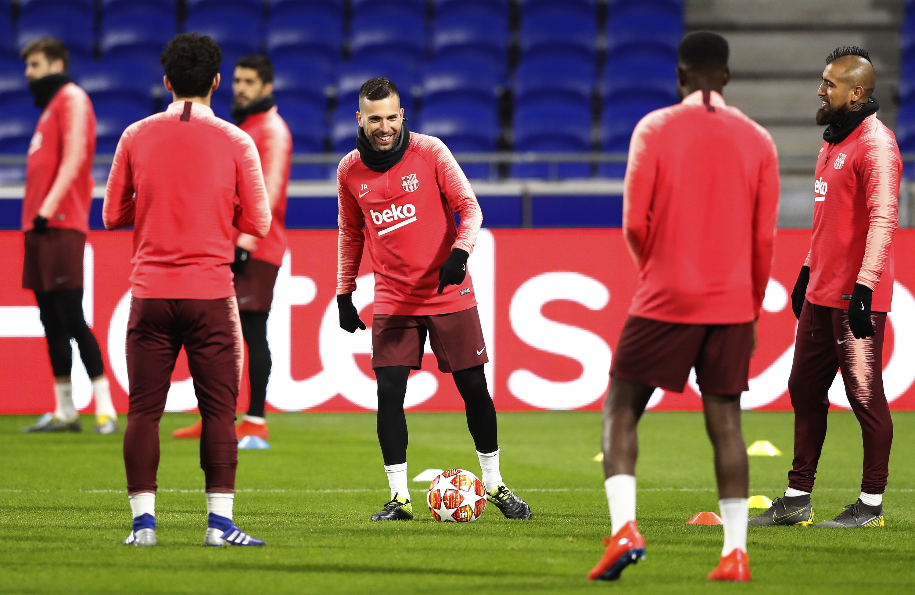 开云官网入口 -关于加时末段体能课后；巴塞罗那状态回暖备战欧冠；质疑声仍在；数据趋势出现新变化的信息